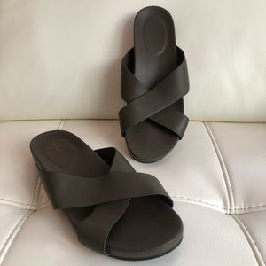 Banana Republic Slides/Sandal. Size 8. Army Green.